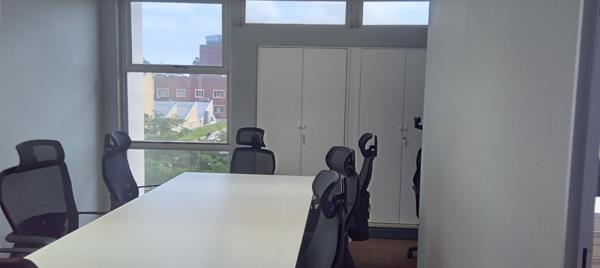 82  m² Office Space