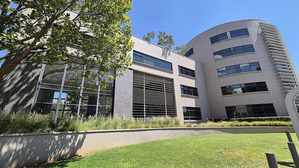 1 745  m² Office Space