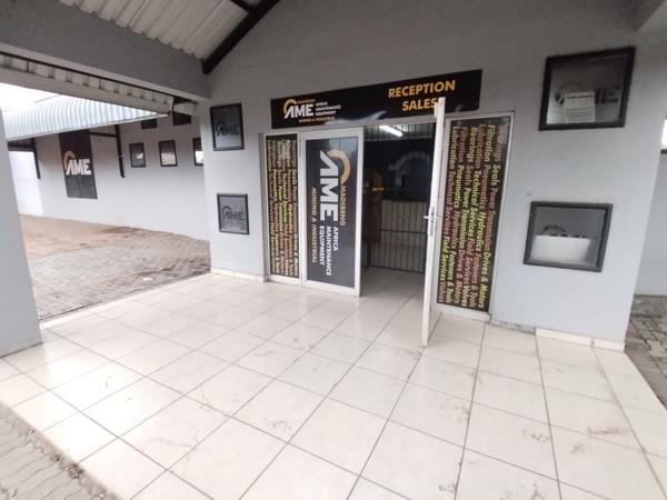 1 600  m² Commercial space