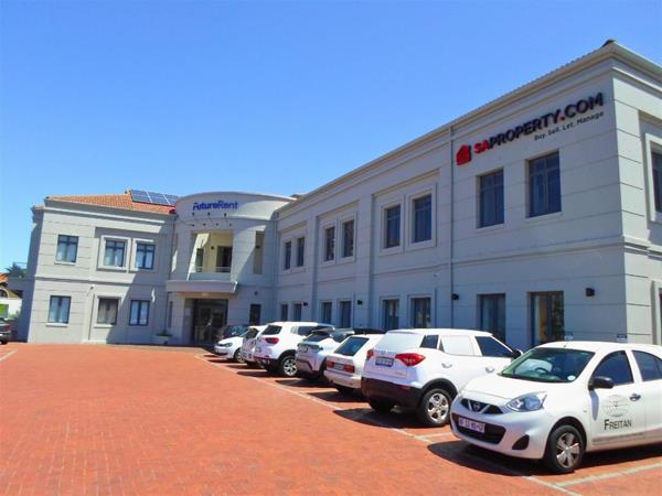 236  m² Office Space