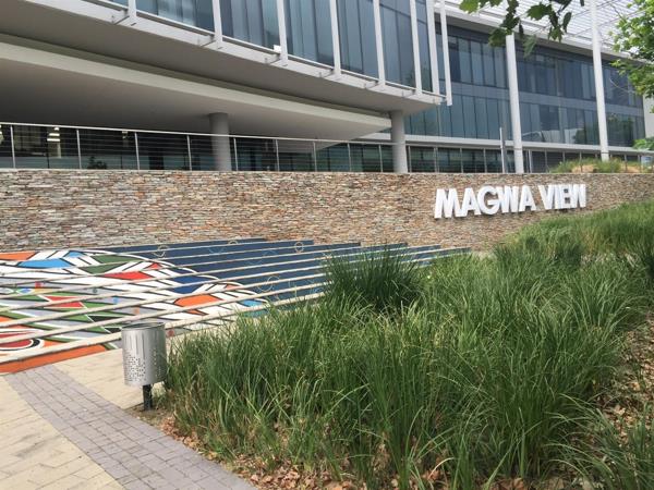 1 300  m² Commercial space