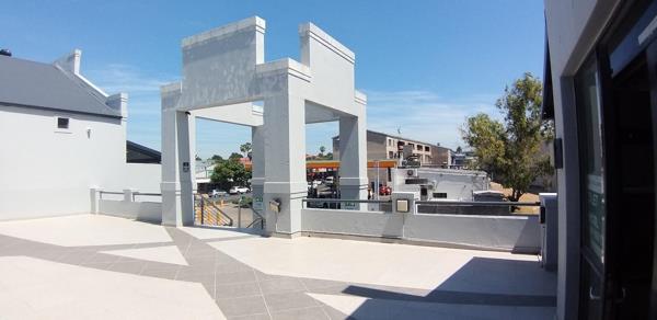 589  m² Commercial space