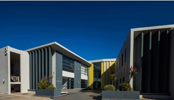 583  m² Commercial space