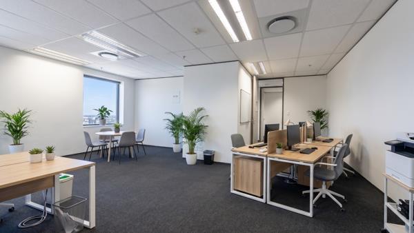 242 m² Commercial space