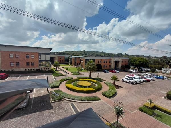 809  m² Commercial space