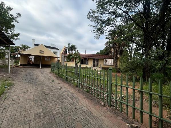 1 453 m² Land