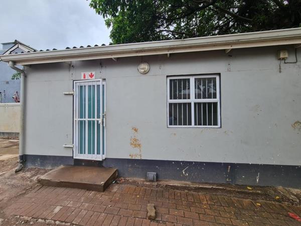 699  m² Commercial space