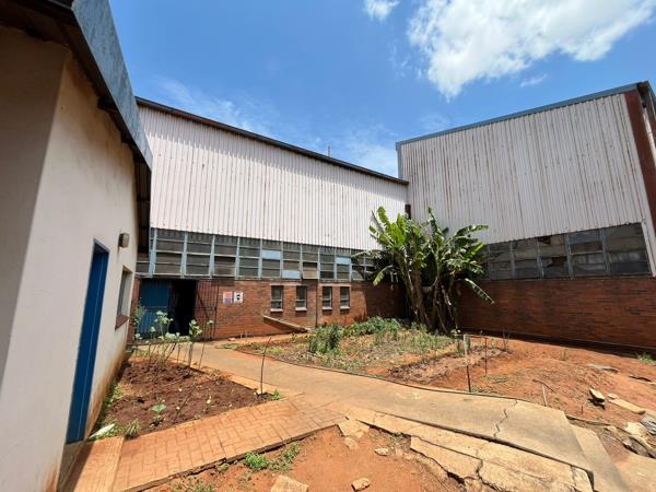 1 600  m² Industrial space