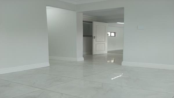 306  m² Commercial space