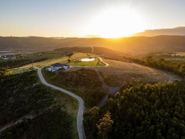 1 650 m² Land