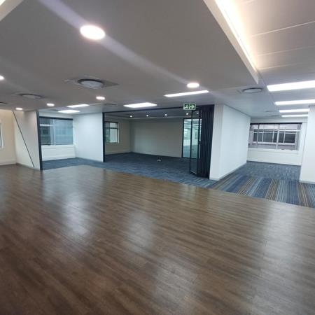 552  m² Office Space