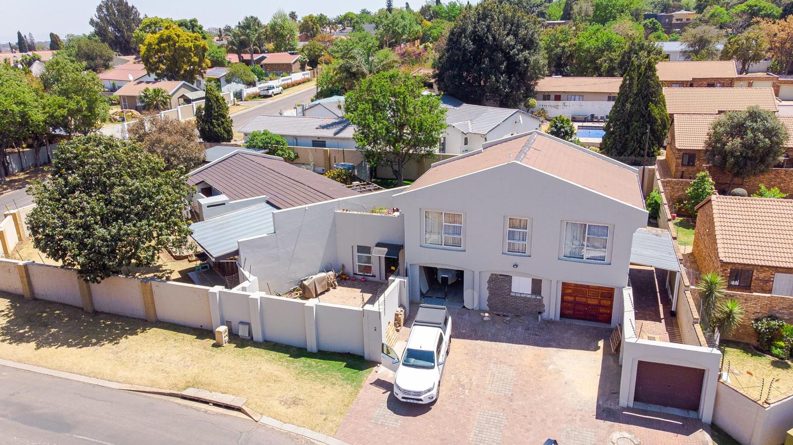 8 Bedroom House in Halfway Gardens