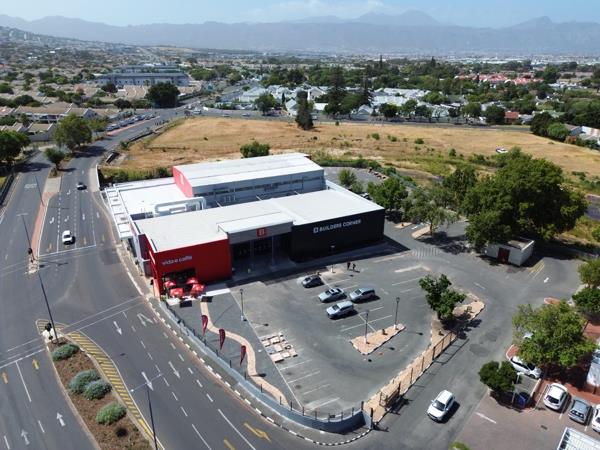 2 500  m² Commercial space