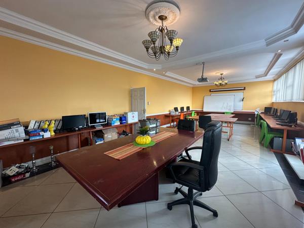 110  m² Commercial space