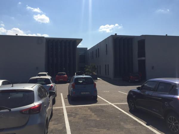 466  m² Commercial space