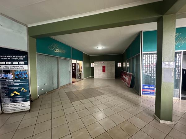 104  m² Commercial space