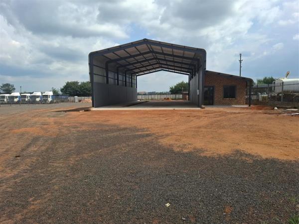 1 100  m² Industrial space