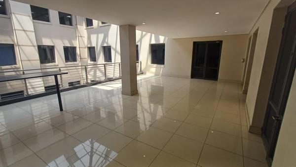 1 356  m² Commercial space
