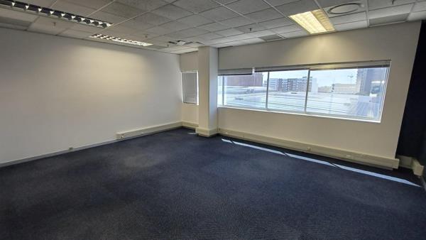 1 061  m² Office Space