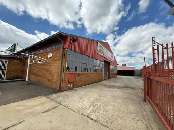 1 200  m² Industrial space