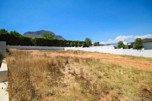 1 346 m² Land