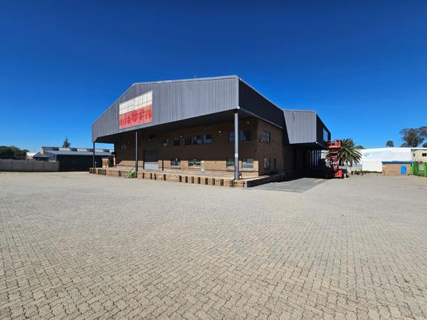 3 200  m² Industrial space