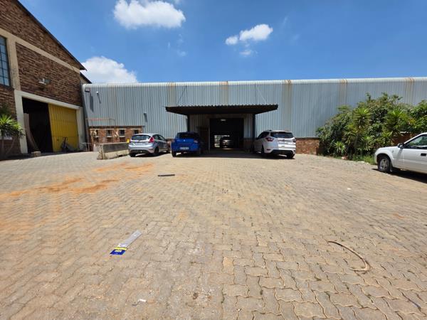608  m² Industrial space