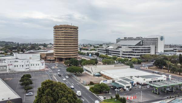 888 m² Commercial space