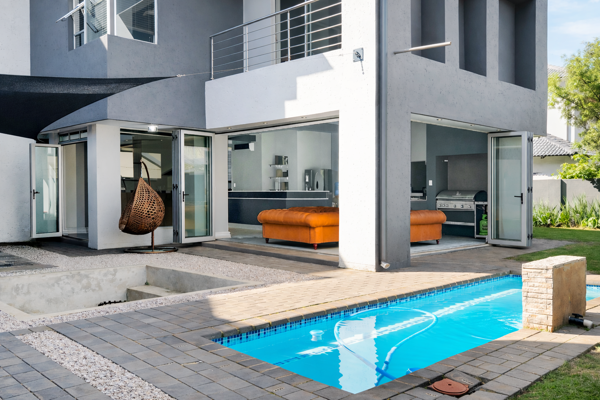 6 Bedroom HouseNewmark Estate - View 5