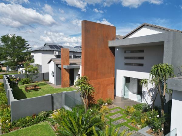 6 Bedroom House