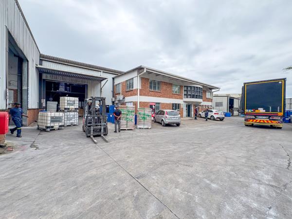 3 000  m² Industrial space