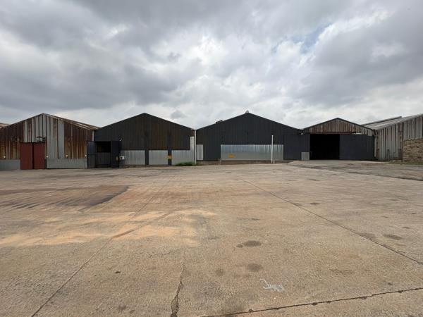 3 200  m² Industrial space