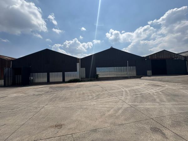 3 200  m² Industrial space