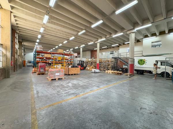 1 370  m² Industrial space