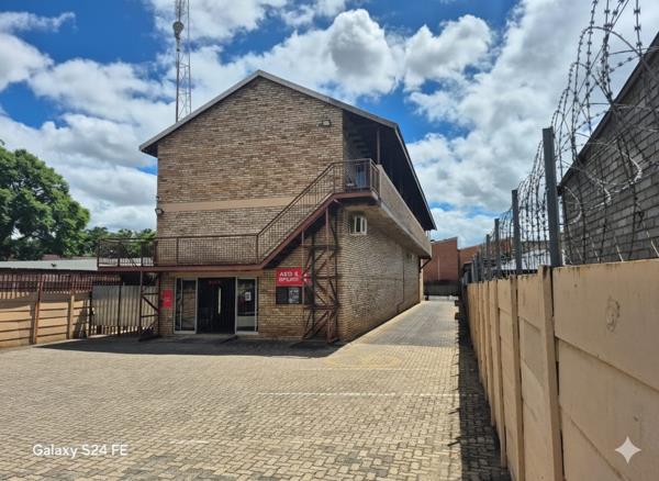 1 156  m² Commercial space