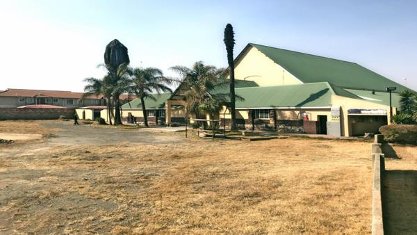 10 000  m² Commercial space