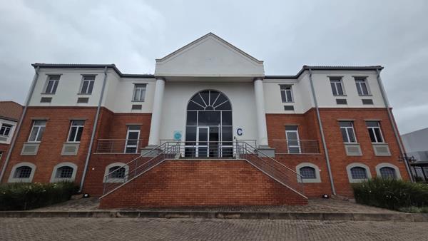 330  m² Commercial space