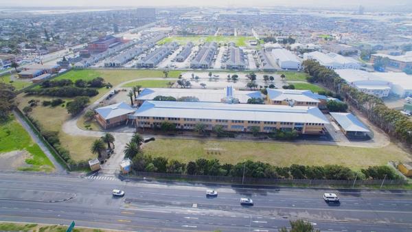 46 787  m² Commercial space