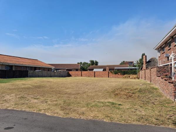 600 m² Land