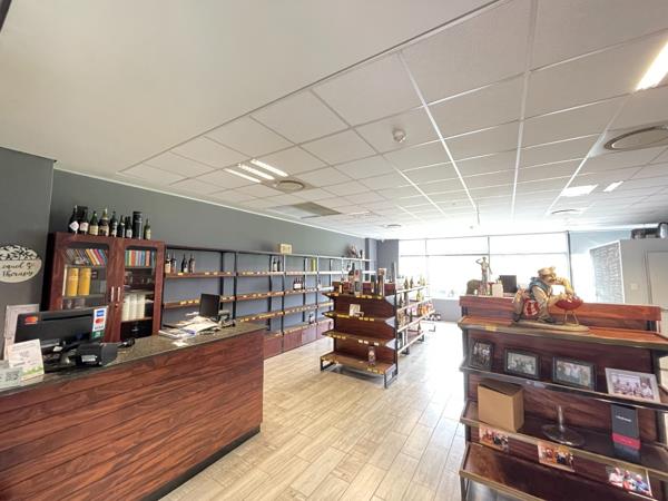 83  m² Commercial space