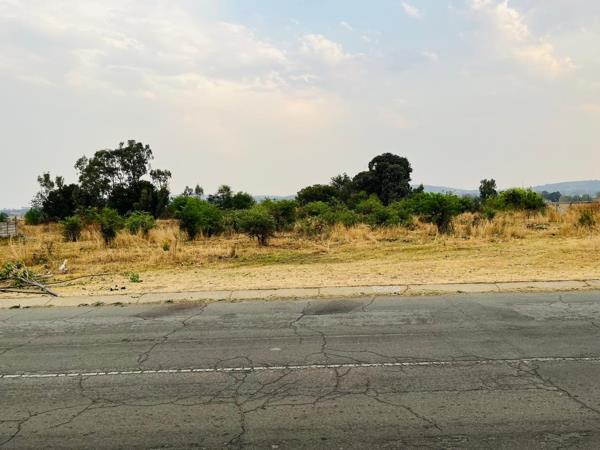 1 400 m² Land