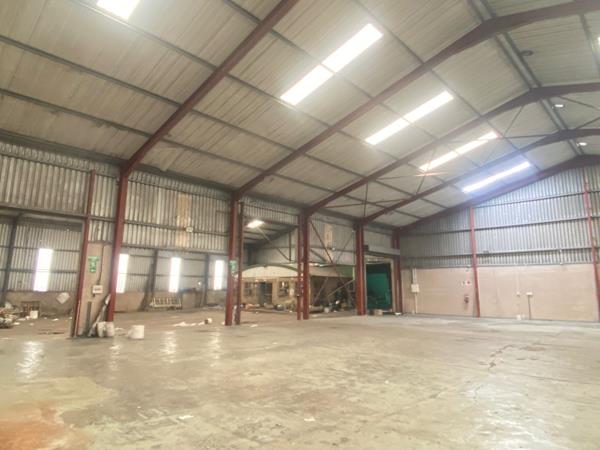 2 500  m² Commercial space
