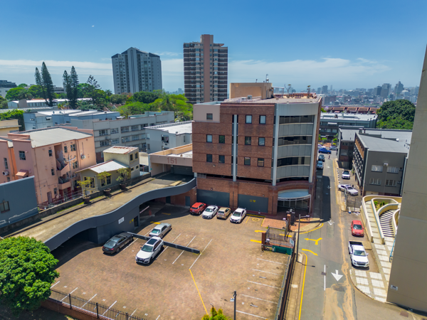 587 m² Commercial space