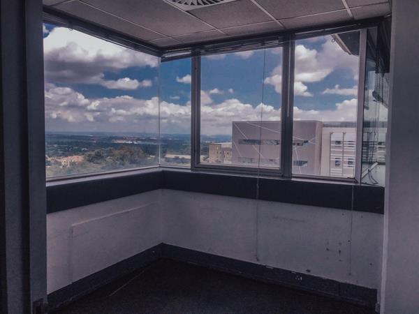 1 047  m² Commercial space