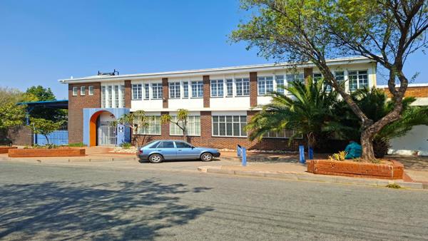 911  m² Industrial space