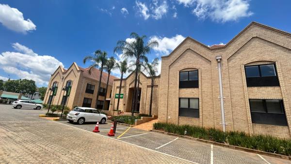 1 766  m² Commercial space