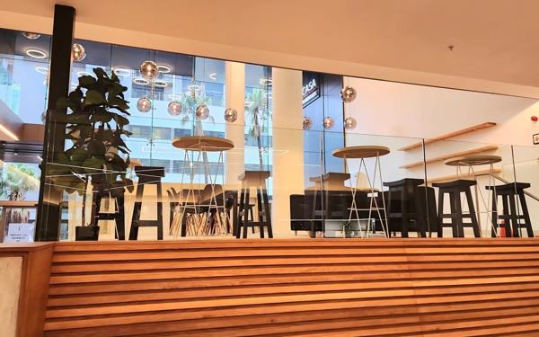 466  m² Commercial space