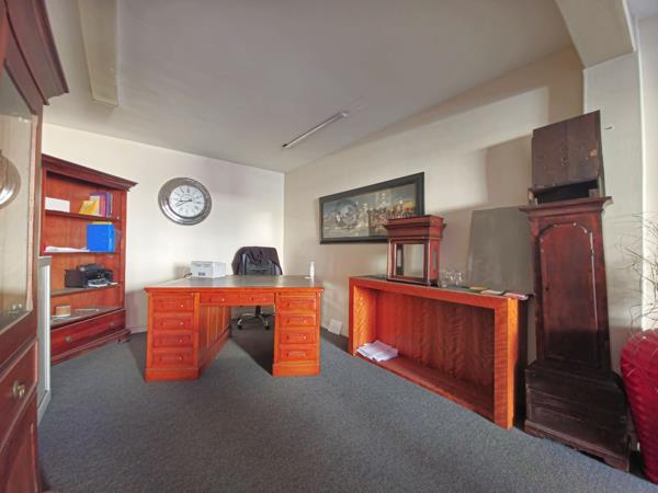 148  m² Commercial space