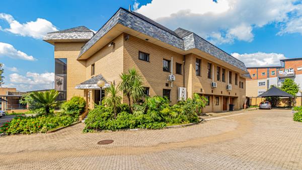 791  m² Commercial space