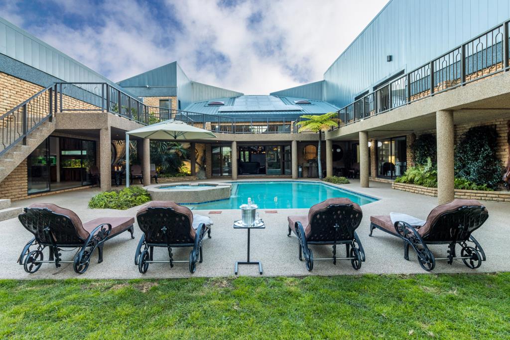 11 Bedroom House